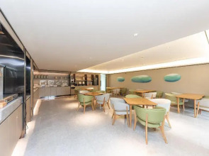 Ji Hotel (Shanghai Hailun Road Metro Station)