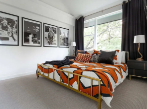 Electric Disco Den 6 Min Walk to Rainey St