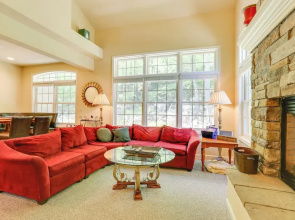 Half-mi to Big Boulder Lake: Townhome w/ Deck!
