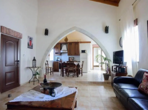 Traditional House 2 with Pool