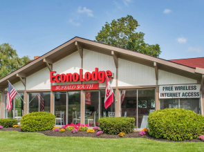 Econo Lodge South