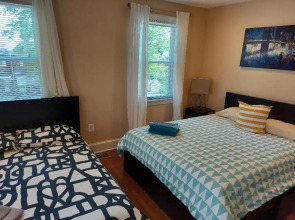 Luxurious DC Townhome ideal for Large Families plus Free Parking