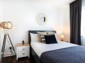 1-Bedroom Apartment with a Private Garden, beach 5-min walk