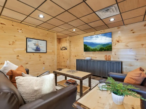 Parkway Paradise w Private Hot Tub