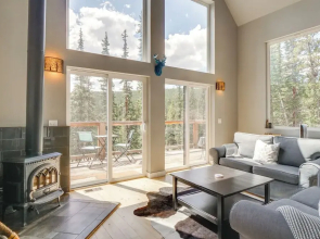 Private Deck: Secluded Fairplay Cabin