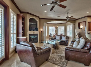 Tuscan Villa 5 Bedroom Holiday Home by Five Star Properties