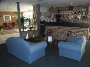 Lake Haven Motor Inn & Palms Restaurant
