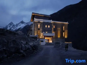 Yanlan Xue Xiu · Snow - domain Secret - land Homestay (Siguniang Mountain Scenic Area Store)