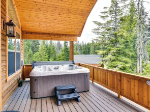 Government Camp Vacation Rental w/ Private Hot Tub