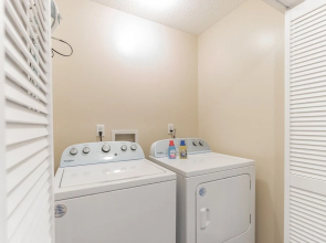 Updated Bunk House 4 Minutes To Lucas Oil - 8 Minutes To Downtown 3 Bedroom Home by Redawning