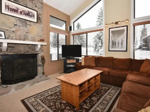 Seven Springs 3 BR Premium Condo with Loft & Deck by RedAwning