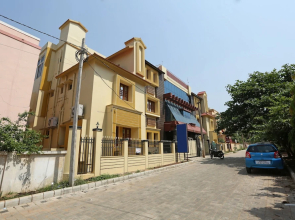 OYO 6680 Hotel Galaxy International