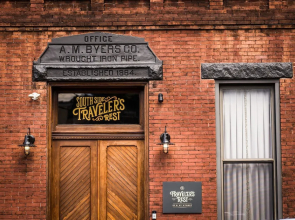 Traveler's Rest Hotel