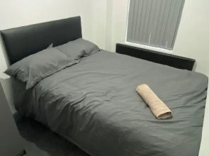 Room in Guest Room - Big Room in Coventry City Centre