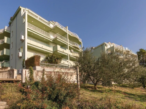 Beautiful Apartment in Brela With 2 Bedrooms and Wifi