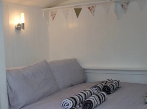 Moonfrog Lets - Riverside Bothy