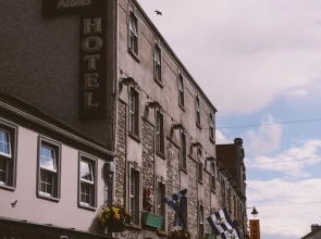 Farnham Arms Hotel