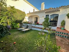 Tranquil Nerja House With Gardens, Pools and spa