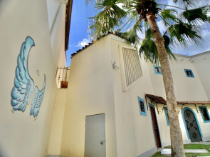 Villa Arenas: Private Pool & Easy Beach Access in Jaco by RedAwning