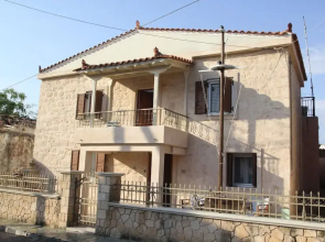 Kipseli s Stone House by Frangki