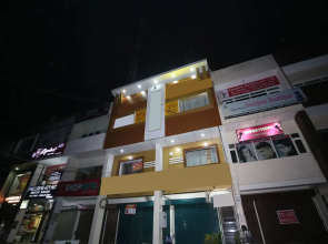 OYO 13373 Hotel Royal star