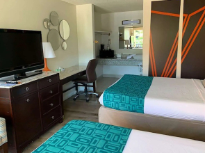 Howard Johnson by Wyndham Reno Downtown