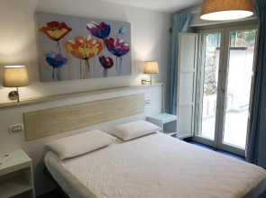 2 bedrooms house at Maratea 50 m away from the beach with sea view enclosed garden and wifi