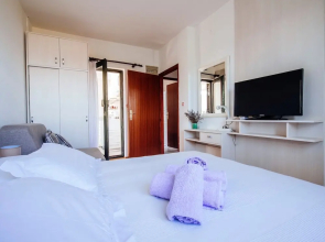 Beautiful Holiday Home in Mali Iz With Pool