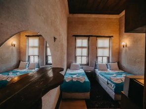 Born Hotel