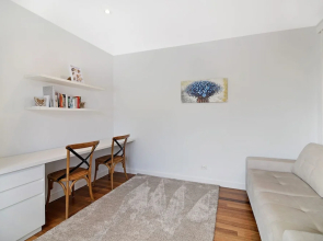 Sea Splash 75 Lorikeet Drive