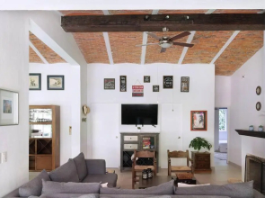 Welcome to Villa Cristy 3-BR 3 5-WC in the La Floresta area