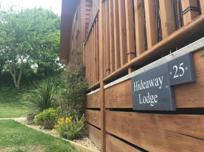 Hideaway Lodge