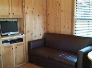 Snowflower Camping Resort Cabin 4