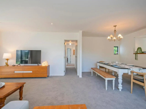 Manuka Bach - Matarangi Holiday Home