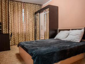 Nadym House on Kedrovaya