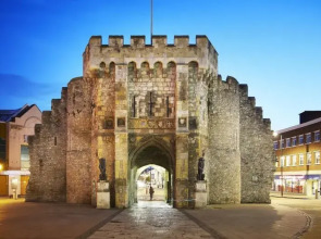 Charming 2-bed Apartment in Eastleigh