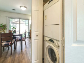 3 Mi to Dulles Airport: D.c. Area Townhome