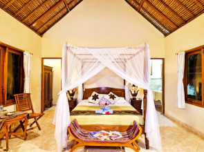 Mushroom Beach Bungalow