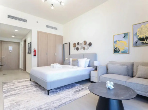 Elite LUX Holiday Homes - Modern Marvel Sleek Studio in Azizi Riviera