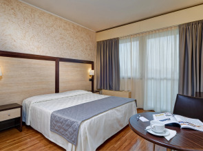 Отель Jr Hotels Gate 7 Bologna 