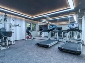 City Home Apartment 6