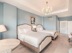 Relax at This Majestic Beachfront Apt at Aquamarina