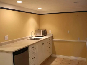 Comfy One Bedroom Suite in Oak Bay