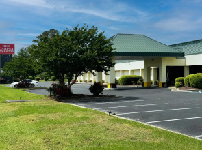Red Carpet Inn & Suites