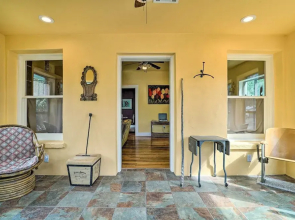 Cozy Las Cruces Gem: Fire Pit, Patio & Views!