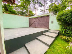 Casa confortável com churrasqueira na Granja Viana