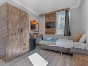Seven City Hotel