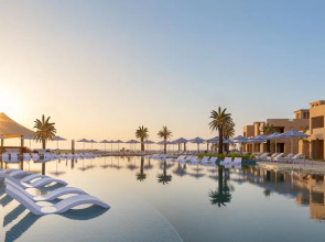 Курортный отель Sofitel Al Hamra Beach Resort