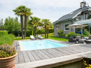 Villa au Bord du lac Avec Piscine Privee et Acces Direct au lac
