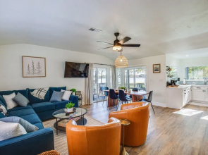 Private Dock: Charming Cedar Creek Retreat!